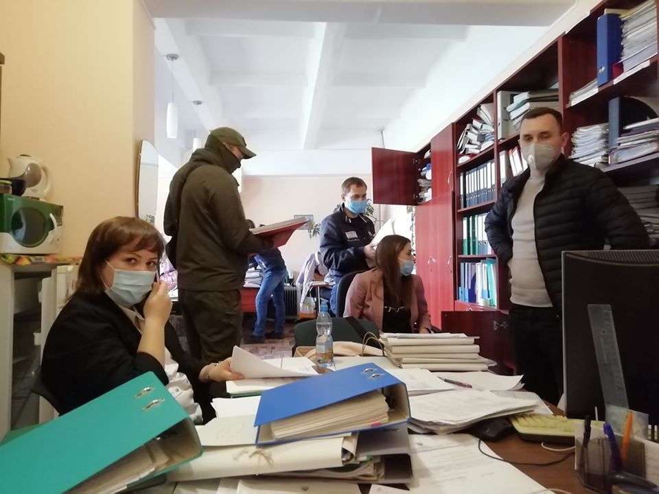 Центр Довженка обшукують слідчі СБУ і Нацполіції, фото