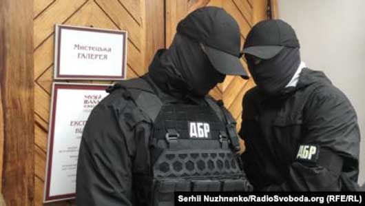 Мистецтво агресії: чому ДБР виламувало музейні двері