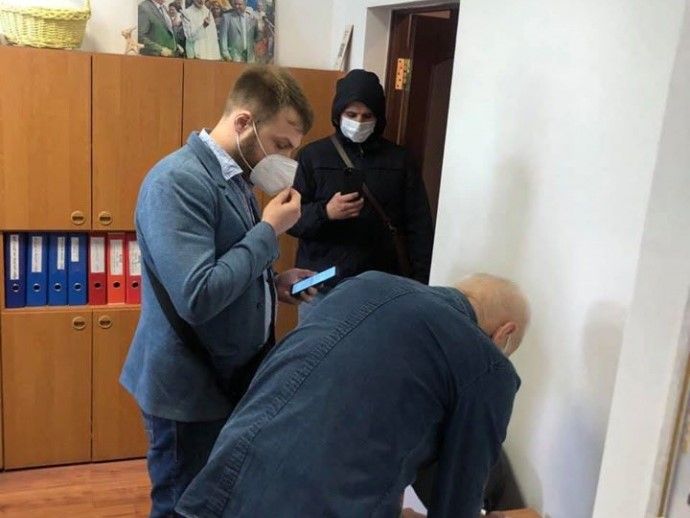 ДБР арештувало колекцію картин Порошенка