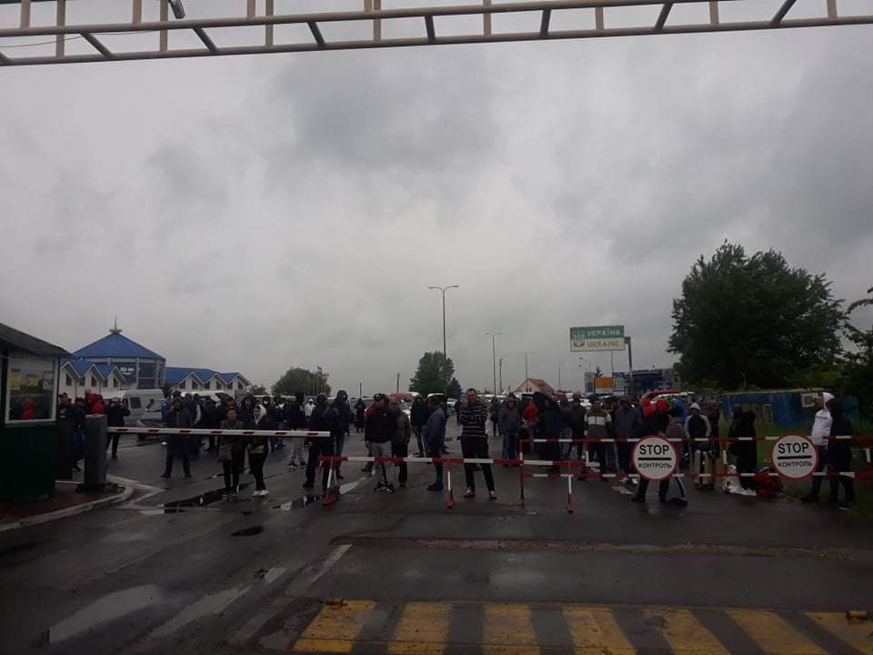 Водії заблокували роботу пункту пропуску «Тиса» на кордоні з Угорщиною.
