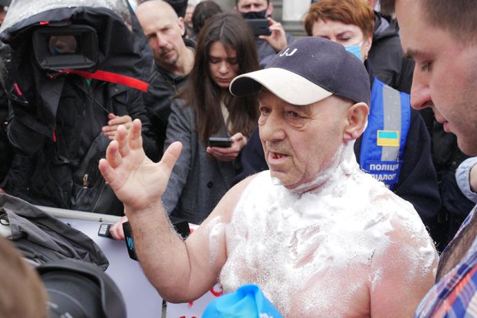 Авакова у відставку: Юрій Ляшенко з Херсонщини підпалив себе під Радою