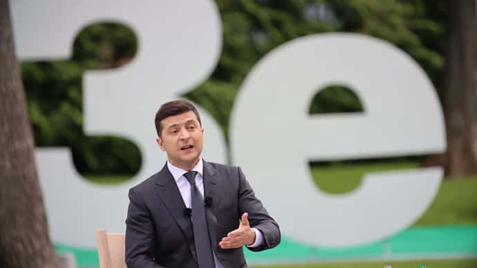 «Сказали б, що я божевільний»: Зеленський хотів заразитися на коронавірус