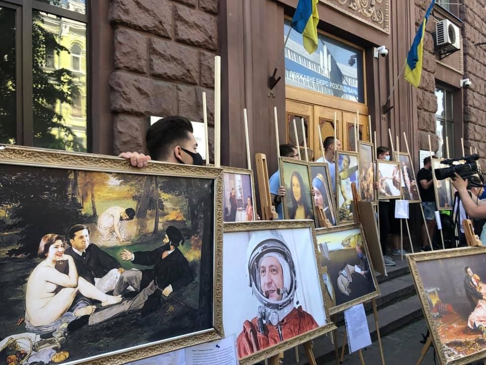 Допит в ДБР не відбувся: Порошенко прийшов з карикатурами на Зеленського
