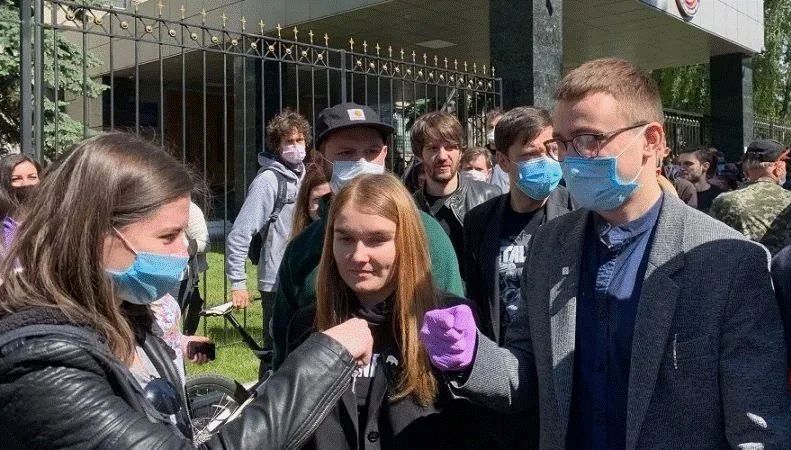 Слідчі просять суд відправити Стерненка під домашній арешт