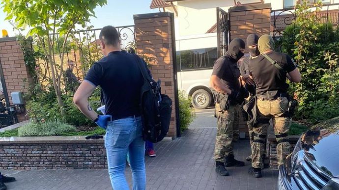 ДБР обшукує будинок ексміністра інфраструктури Омеляна