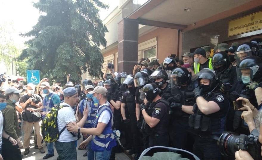 Справа Стерненка: у відводі судді відмовленно, під судом виникли сутички