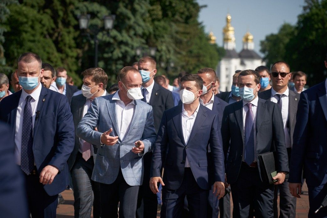 Зеленський перейшов на особливий режим роботи через інфікування першої леді