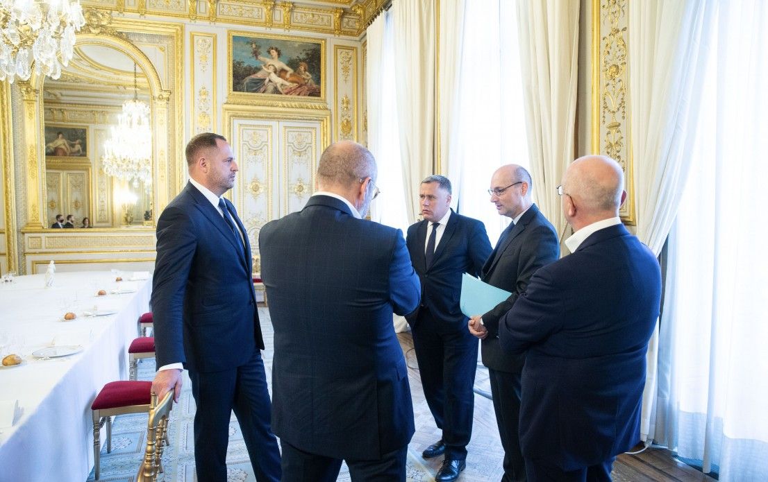 Резніков і Єрмак у Парижі говорили про Мінськ і візит Макрона