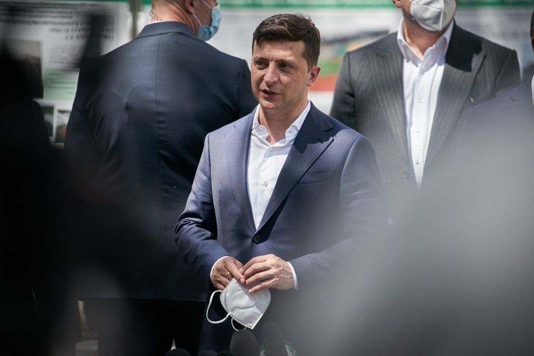 Зеленському закидають «ганебне шоу» із переслідуванням Порошенка
