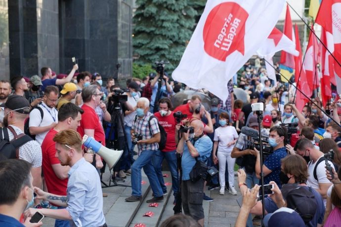 «Вова виходь»: під ОП зібралися прихильники Шарія