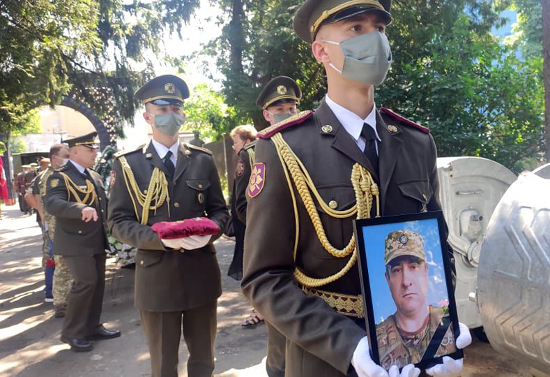 Леонід Добрянський похований з почестями на Лук’янівському кладовищі у Києві, фото