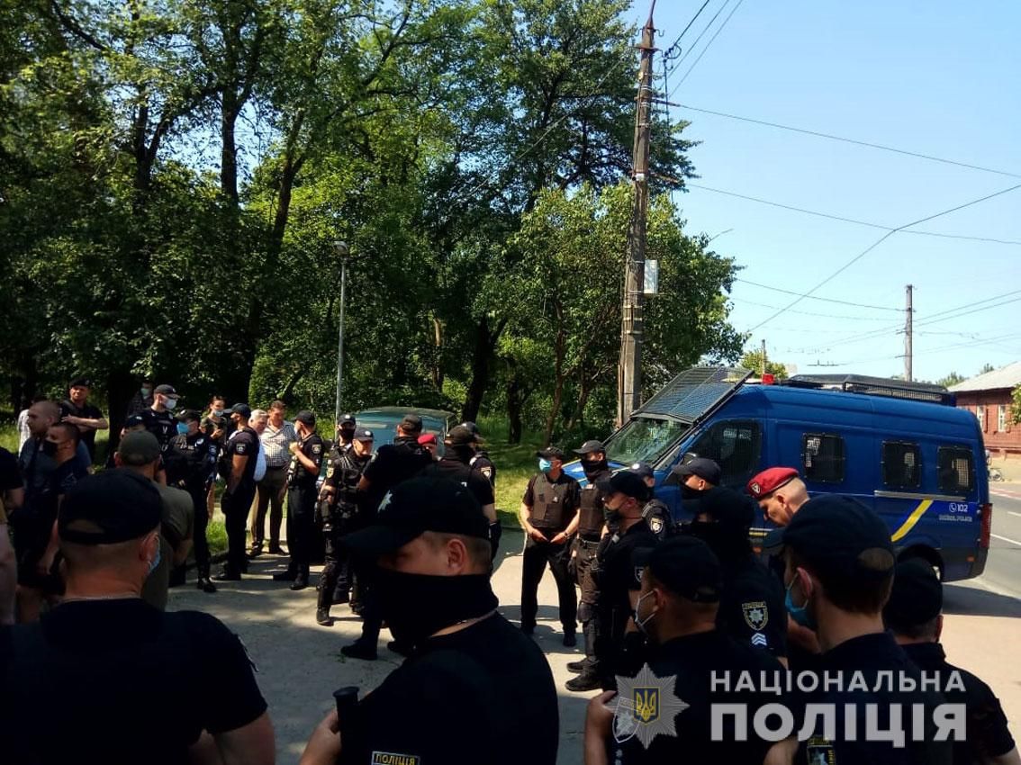 Правоохоронці Чернігова вже затримали близько десятка учасників сутички на Болдиних горах.