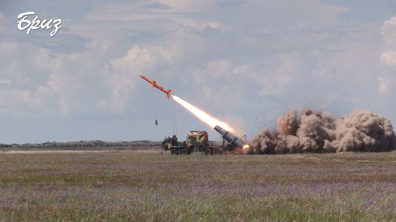 Розробники планують модернізувати комплекс «Нептун», аби ракети можна було запускати не лише з наземної техніки, а й з повітря та з кораблів.