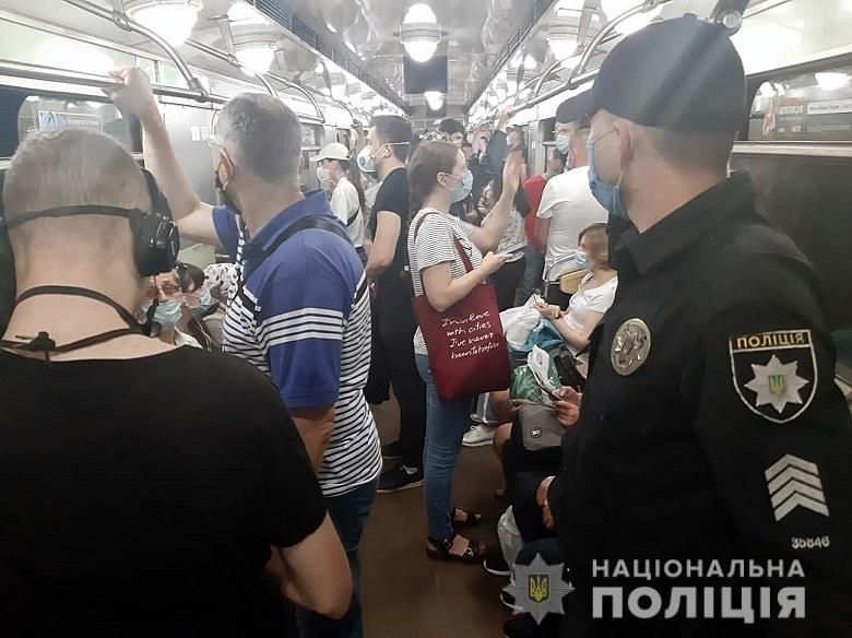 Карантин: поліція посилює перевірки кафе і транспорту з понеділка
