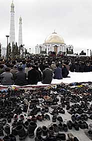 Київські «сини» Туркменбаші