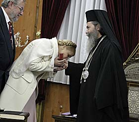 Юля замолювала гріхи на Голгофі