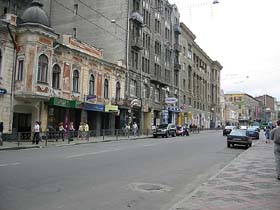 Розпродаж на вулиці Кушнарьовській
