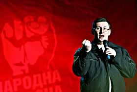 Кулак у ніс владі та опозиції