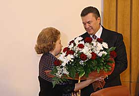 Бий першим, Вікторе!