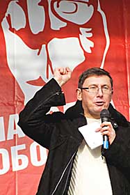 Ти — пігмей, а ти — крадій?!