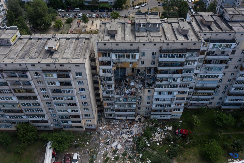 Вибух на Позняках: постраждалу багатоповерхівку демонтують