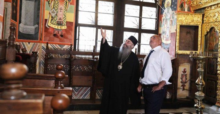 Прем'єра Болгарії оштрафують за візит до монастиря без маски