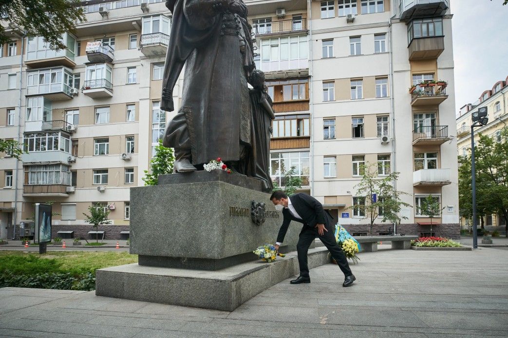 День Конституції: Зеленський закликає українців не обходити закон, відео