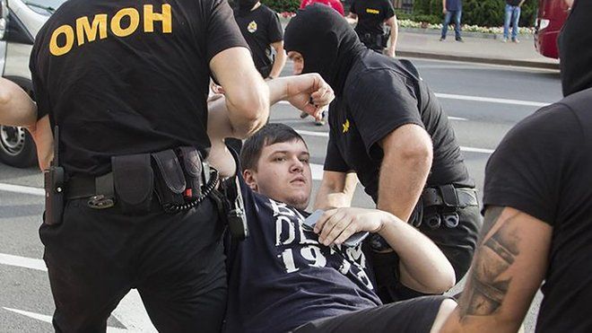 У Білорусі ОМОН розігнав акцію солідарності з політв'язнями – фото, відео