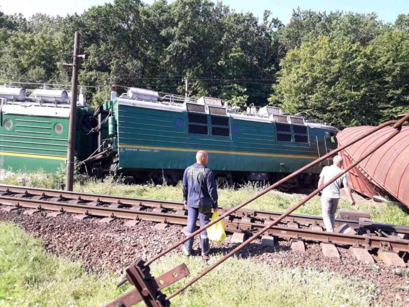 Під Знам’янкою на Кіровоградщині зійшов з колії електровоз, фото