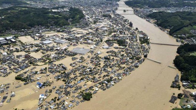 Зливи у Японії: паводки, зсуви та понад 70 загиблих