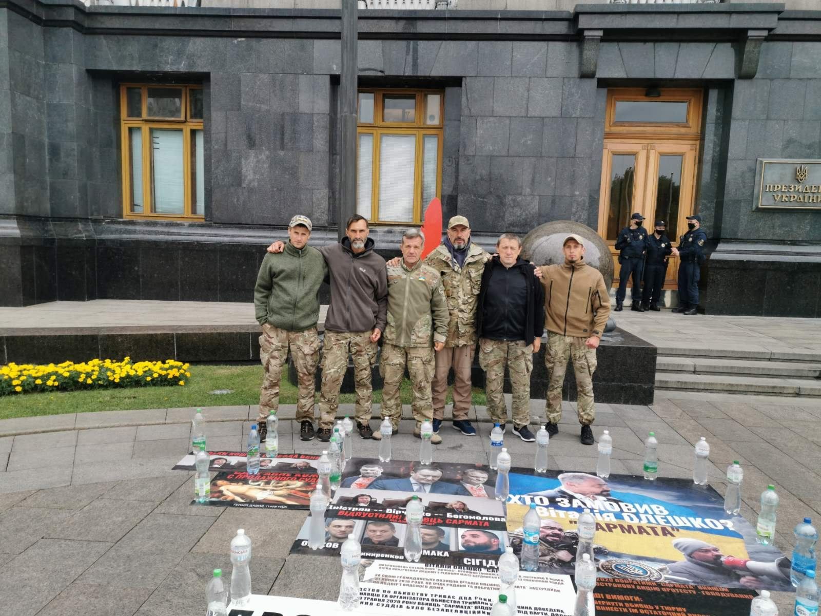 «Бандити мають сидіти в тюрмах»: під ОП другий місяць триває акція ексбійців батальйону «Донбас»