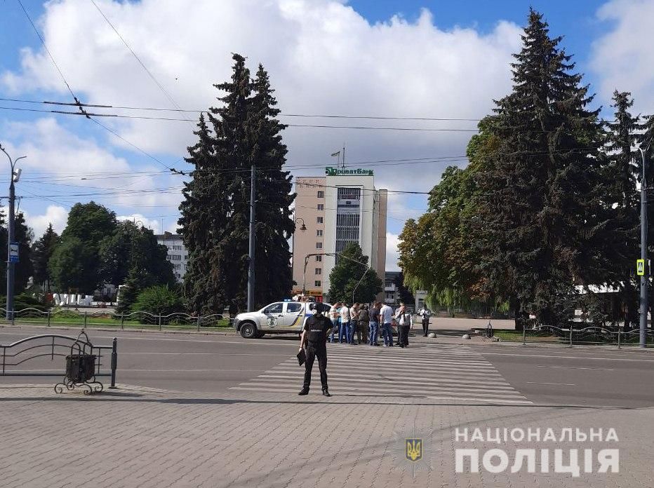 Операція «Заручник»: Аваков терміново вилетів у Луцьк