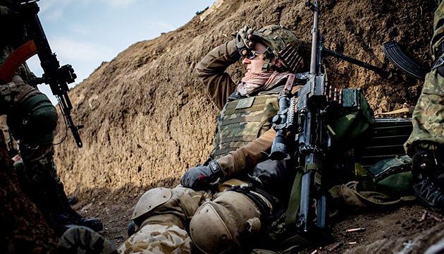 На Донбасі внаслідок обстрілу поранені четверо українських військових