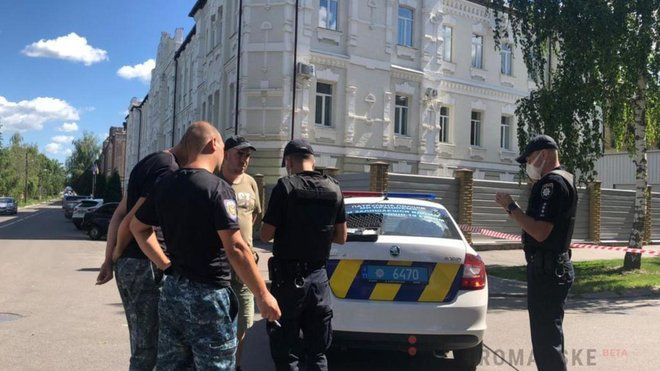 У Полтаві чоловік викрав авто і погрожував підірвати гранату біля адмінсуду