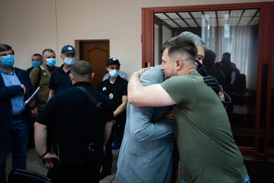 Ветеран Олександр Погребинський звільнений на поруки Порошенка і нардепів «ЄС», фото
