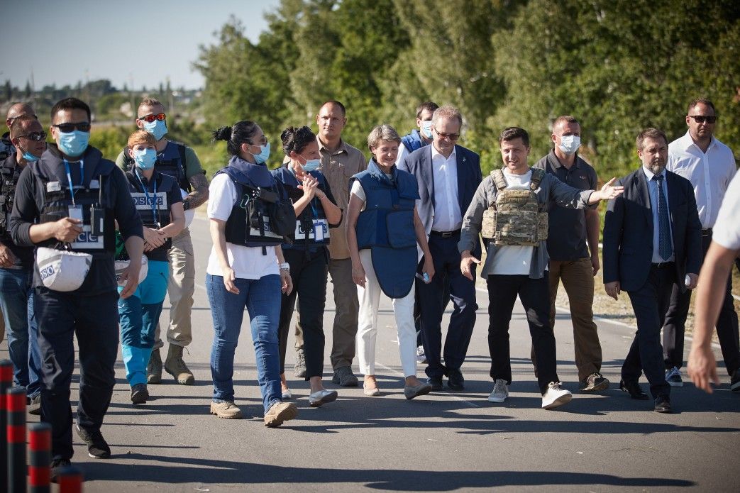 Зеленський обіцяє потужну відповідь на обстріли