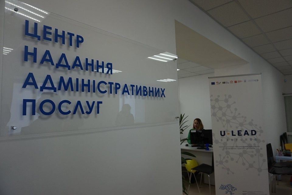 На двох КПВВ на Донбасі побудують сервісні центри