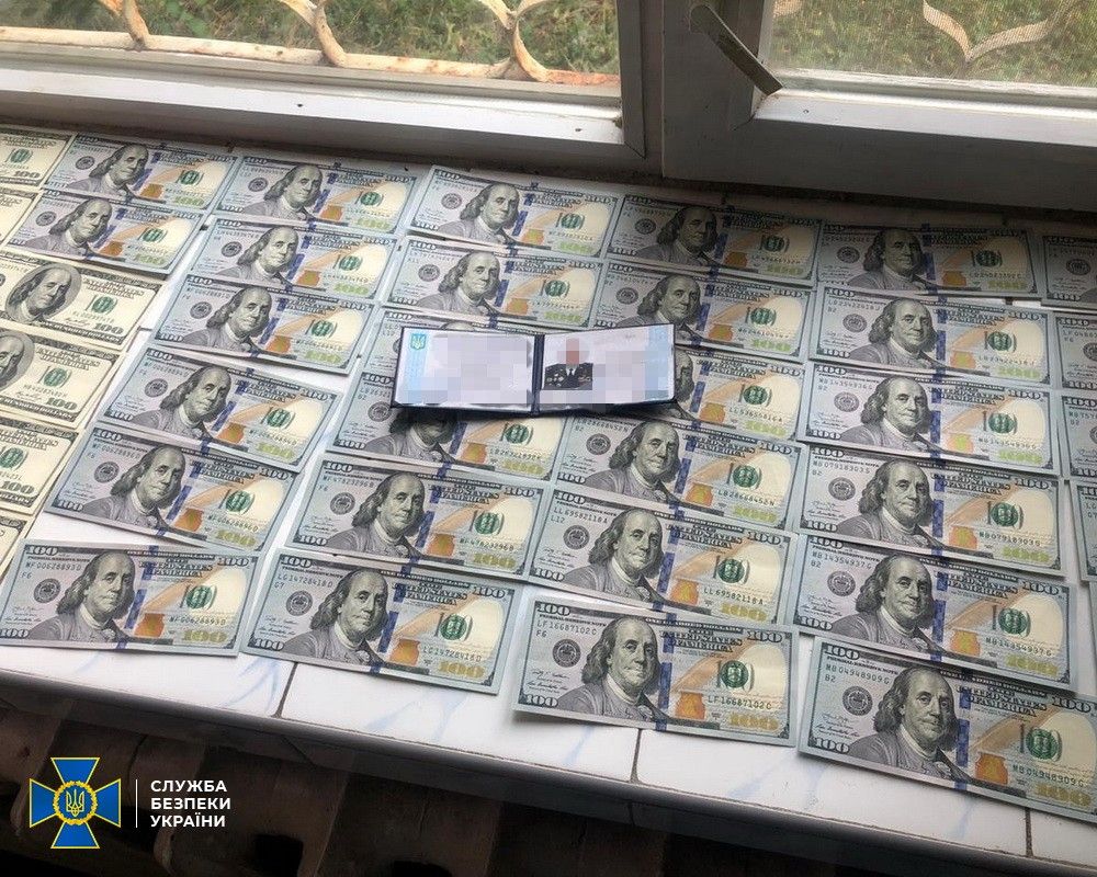 Посадовець Мінветеранів вимагав хабар у пораненого воїна за групу інвалідності