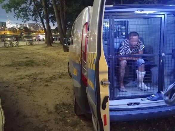 У Варшаві на пляжі затримали п’яного українця з ножем