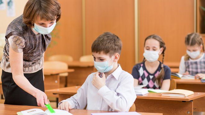 МОН не забезпечуватиме школи масками і антисептиками – Мандзій