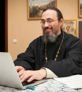 Священики у соцмережах: синод УГКЦ затвердив правила поведінки