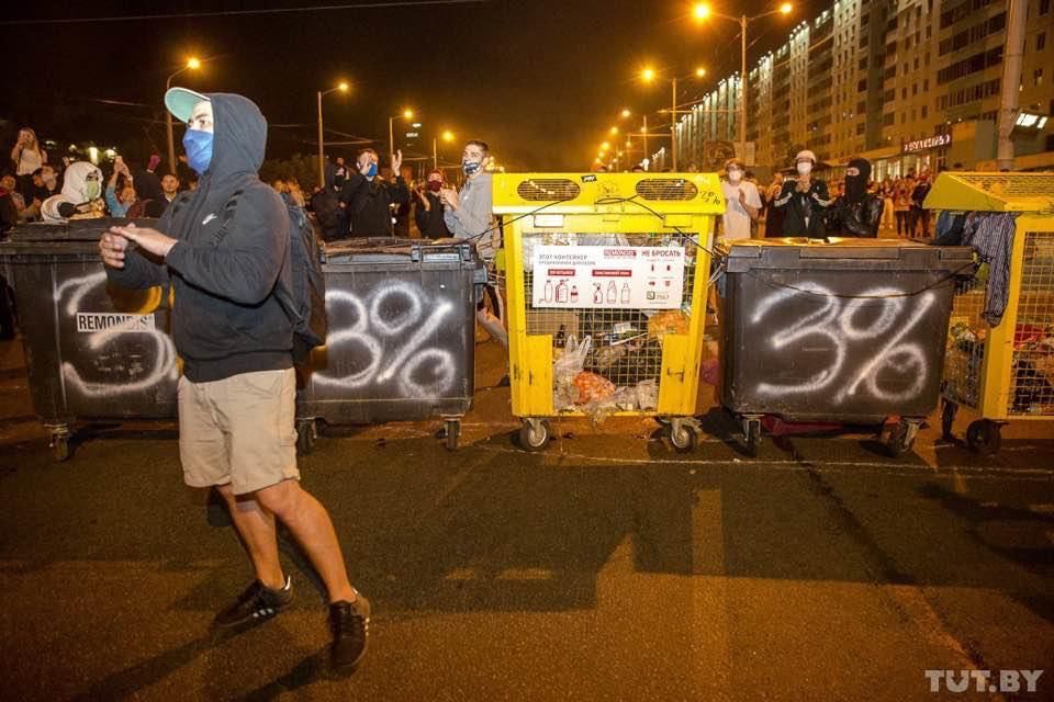 Головою в мур тиранії: Лукашенко розбудував кругову систему захисту від народного гніву
