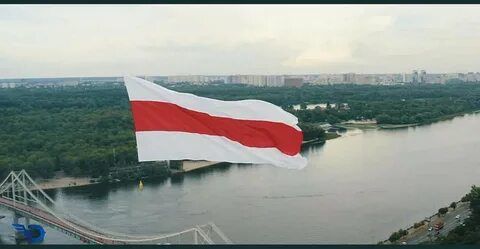 Прапор Білорусі запустили над Києвом