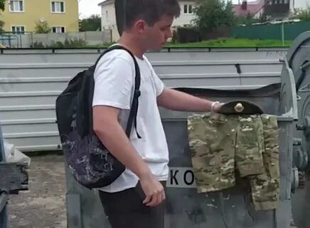 У Білорусі екссиловики масово викидають форму і нагороди на знак протесту