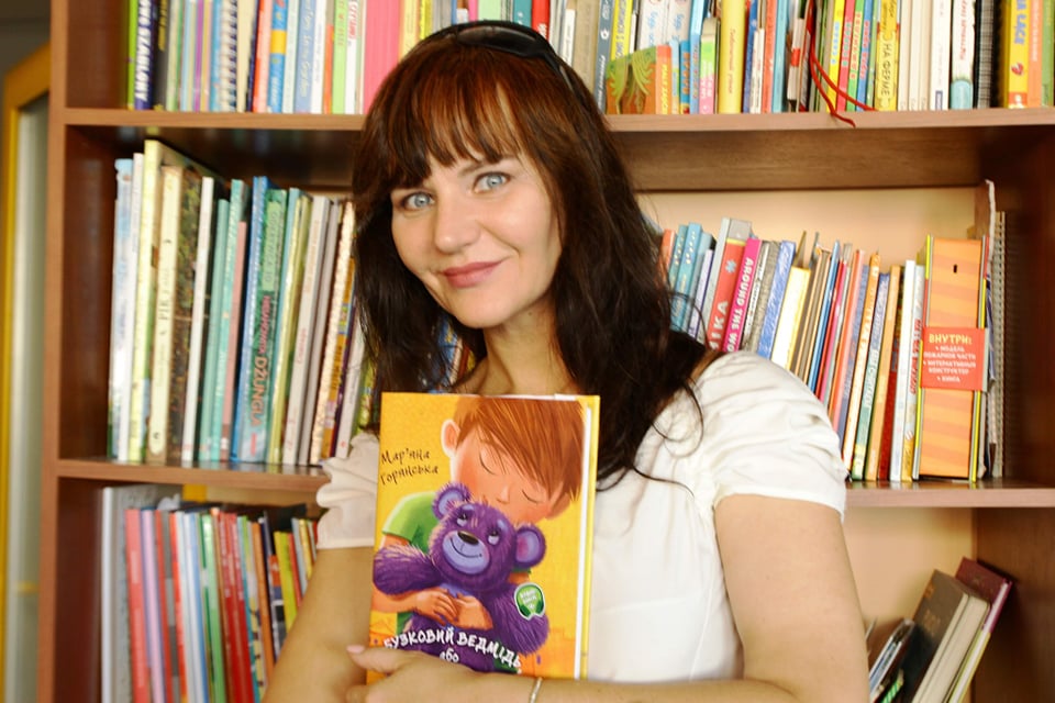 Лікування позитивом: стартує терапевтичний проєкт «Ранкова книготерапія»