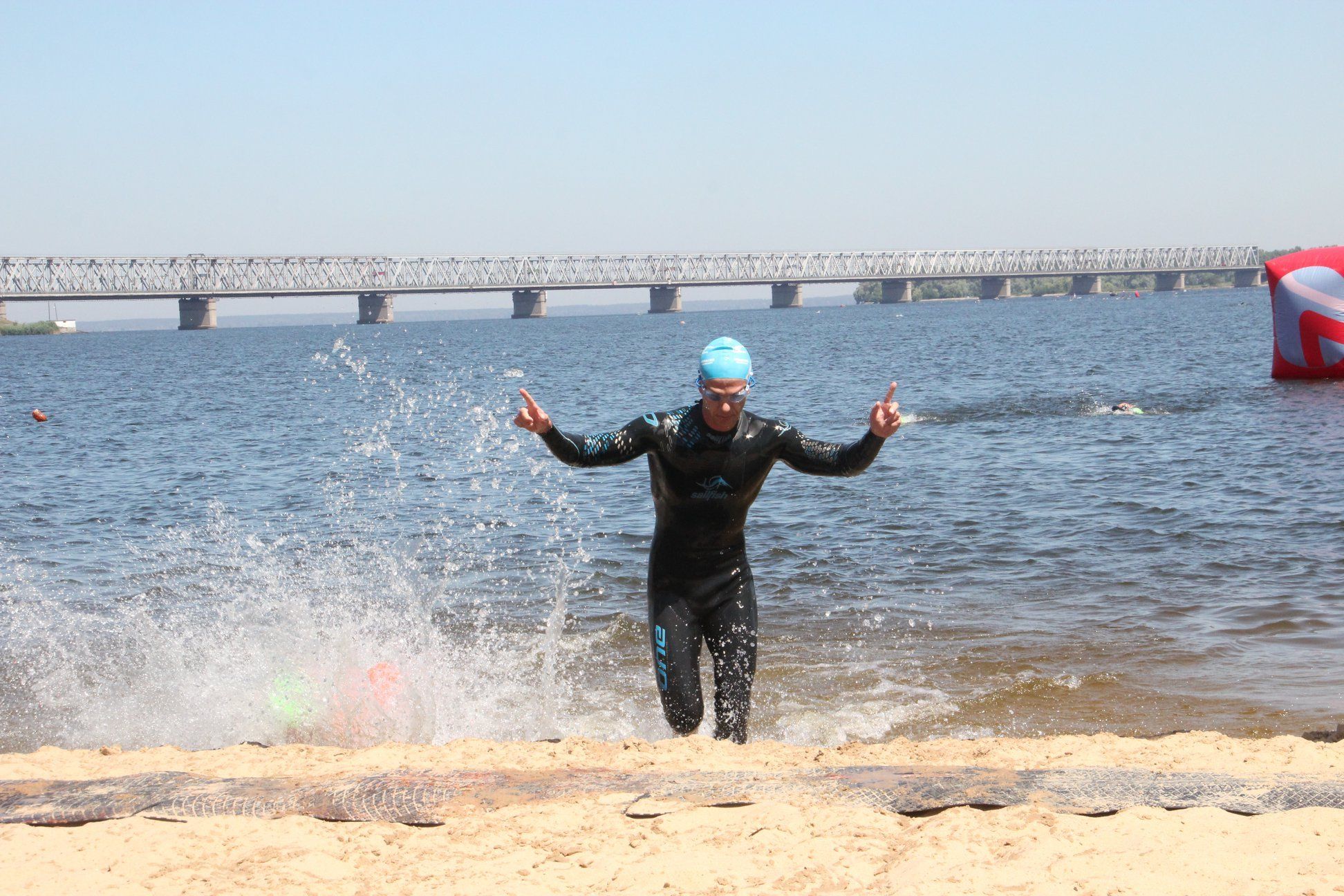 У Черкасах відбувся традиційний Міжнародний заплив через Дніпро