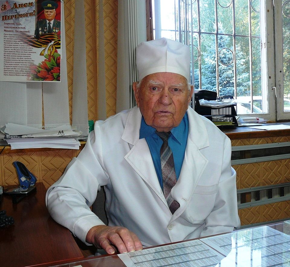 Цілителя за зцілення: столітнього професора з Полтави відзначили орденом святого Пантелеймона