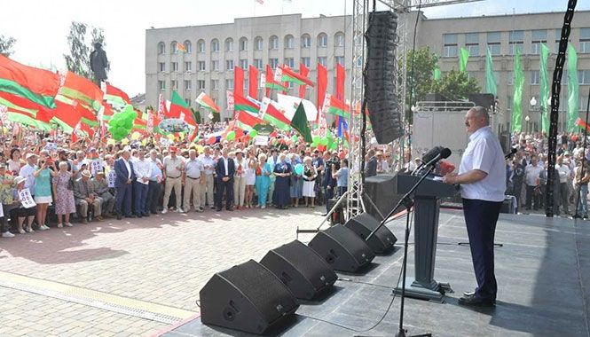 Лукашенко наказав закрити страйкуючі підприємства у понеділок