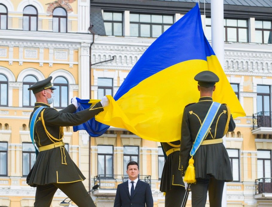 Зеленський пригрозив відповідальністю за подаровані без бою території, фото