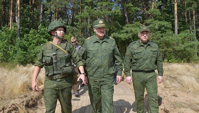 У Білорусі перевіряють повну бойову готовність армії
